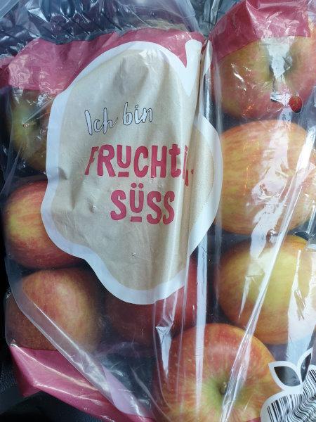 Apples-Red-from-Germany.jpg