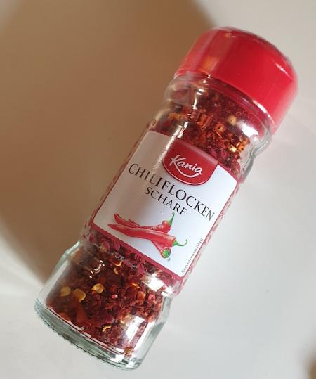 Chiliflocken in Glasbehälter