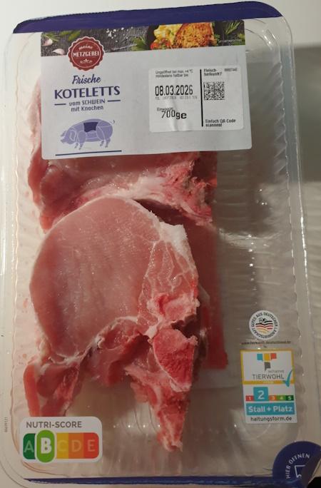 Frische-Koteletts-vom-Schwein-mit-Knoche.jpg