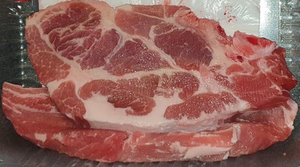 Nackenkoteletts-mit-Knochen-Pork-neck-chops-with-bone-6.jpg