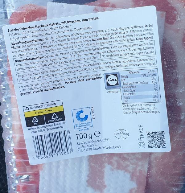 Nackenkoteletts-mit-Knochen-Pork-neck-chops-with-bone-b.jpg