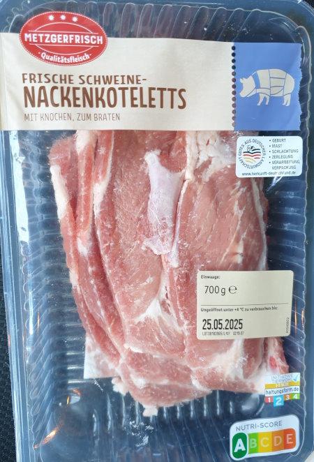 Nackenkoteletts-mit-Knochen-Pork-neck-chops-with-bone.jpg