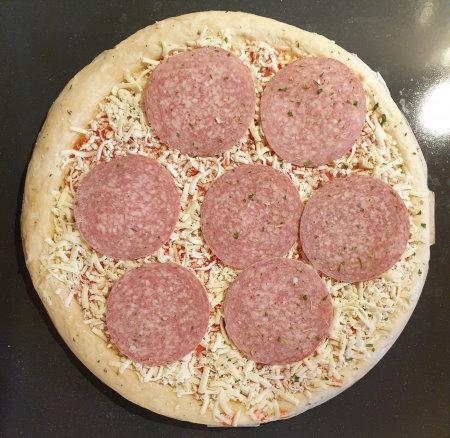Pizza-Salami-die-Ofenfrische-3.jpg