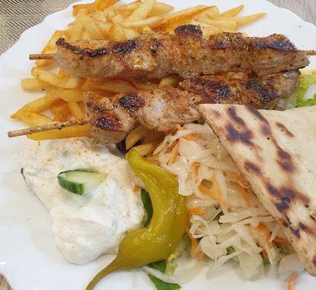 Plate-Pork-souvlaki-020225.jpg