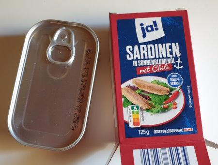 Sardinen-in-Sonnenbluhmenol-mit-Chili-JA.jpg