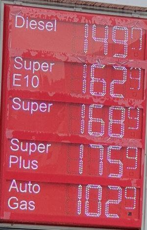 fuel-prices-20250525.jpg